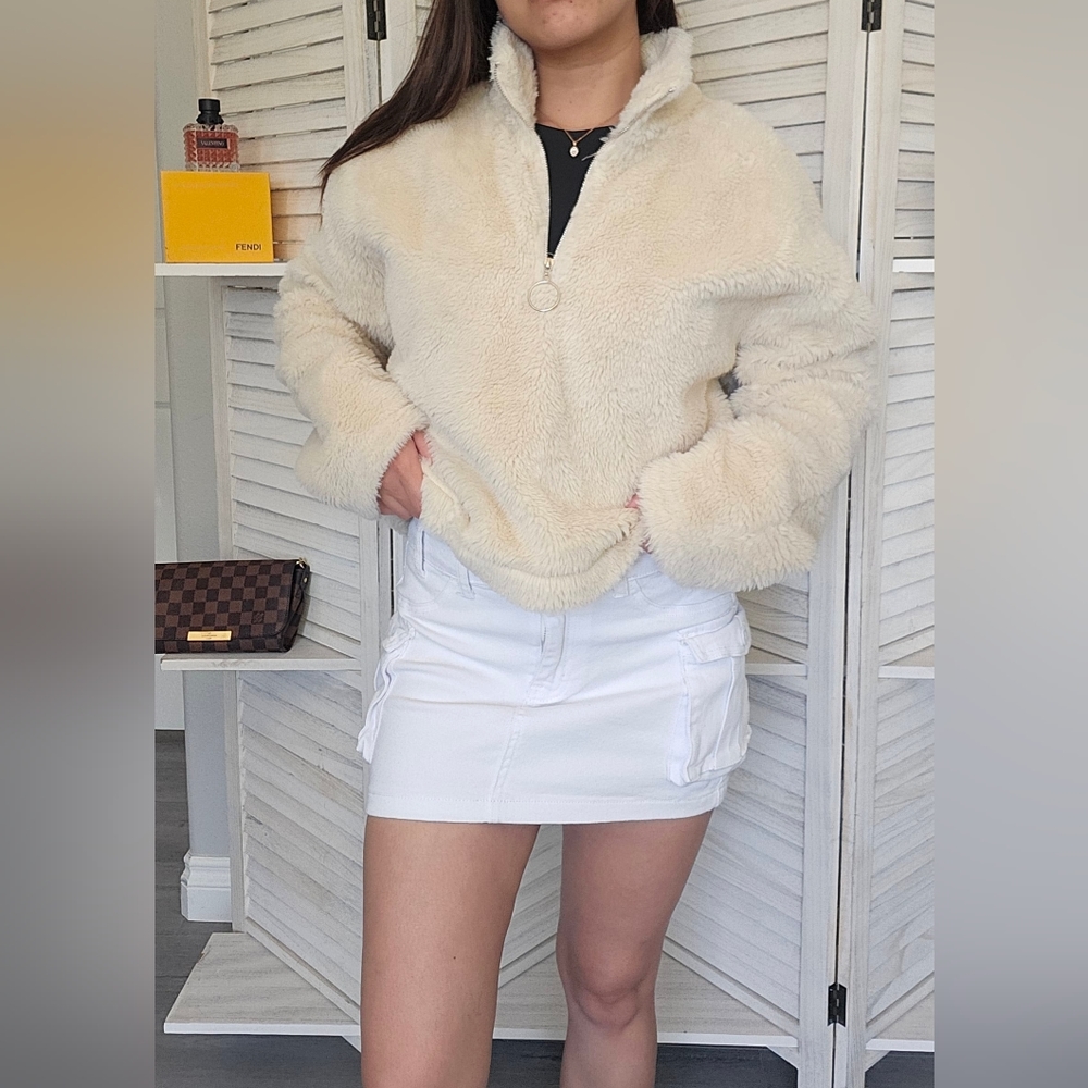 Oversized fit crop top faux fur sweater